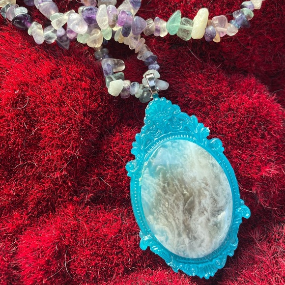 Handmade Creamy Moss Agate Cab in poured resin setting on fluorite chips strand - Picture 2 of 3